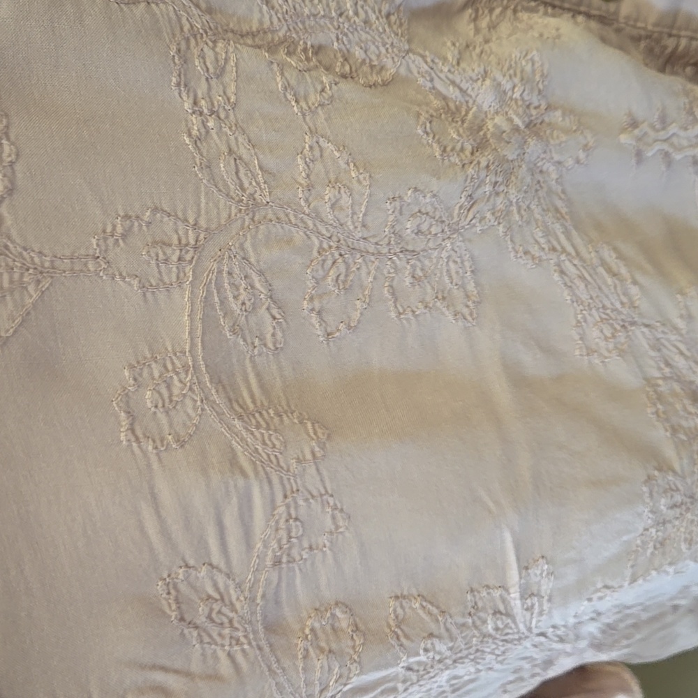 Democracy Light Pink Blouse Emroidery 3/4 Ruffle Sleeve Vneck Button Front L EUC - Picture 2 of 9
